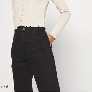 Levi’s Black HighRise Tapered pants